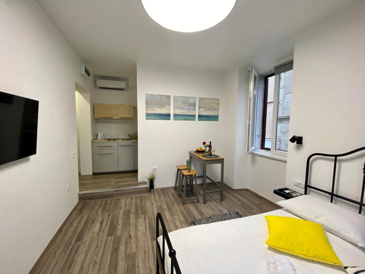 Apartments Flanaticus プーラ エクステリア 写真